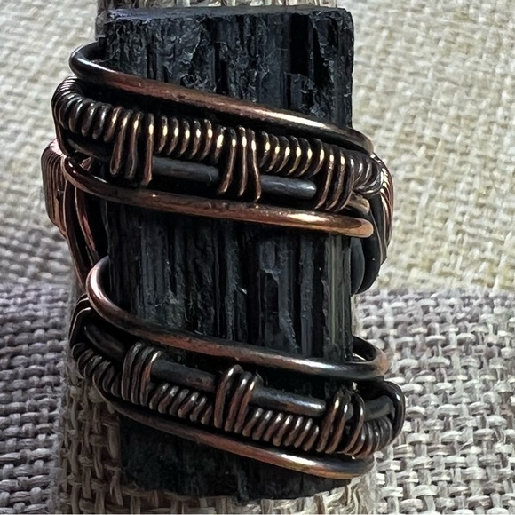 New Rough Black Tourmaline Crystal Stone Wire Wrapped Ring Size 7.5 - 7.75 - Picture 4 of 10